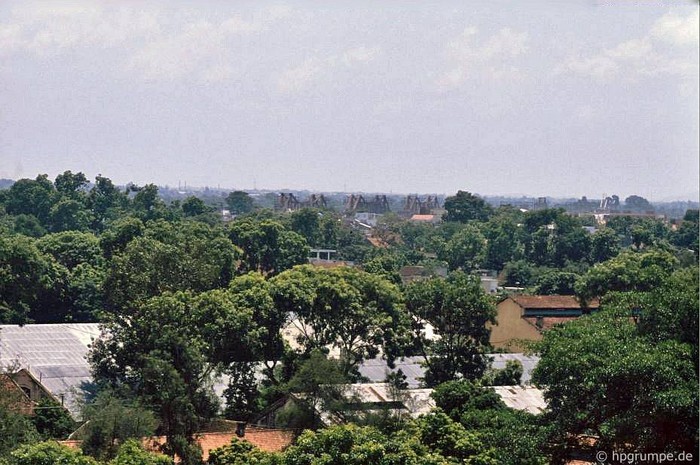Cầu Long Biên nhìn từ Cột Cờ Hà Nội, 1993.